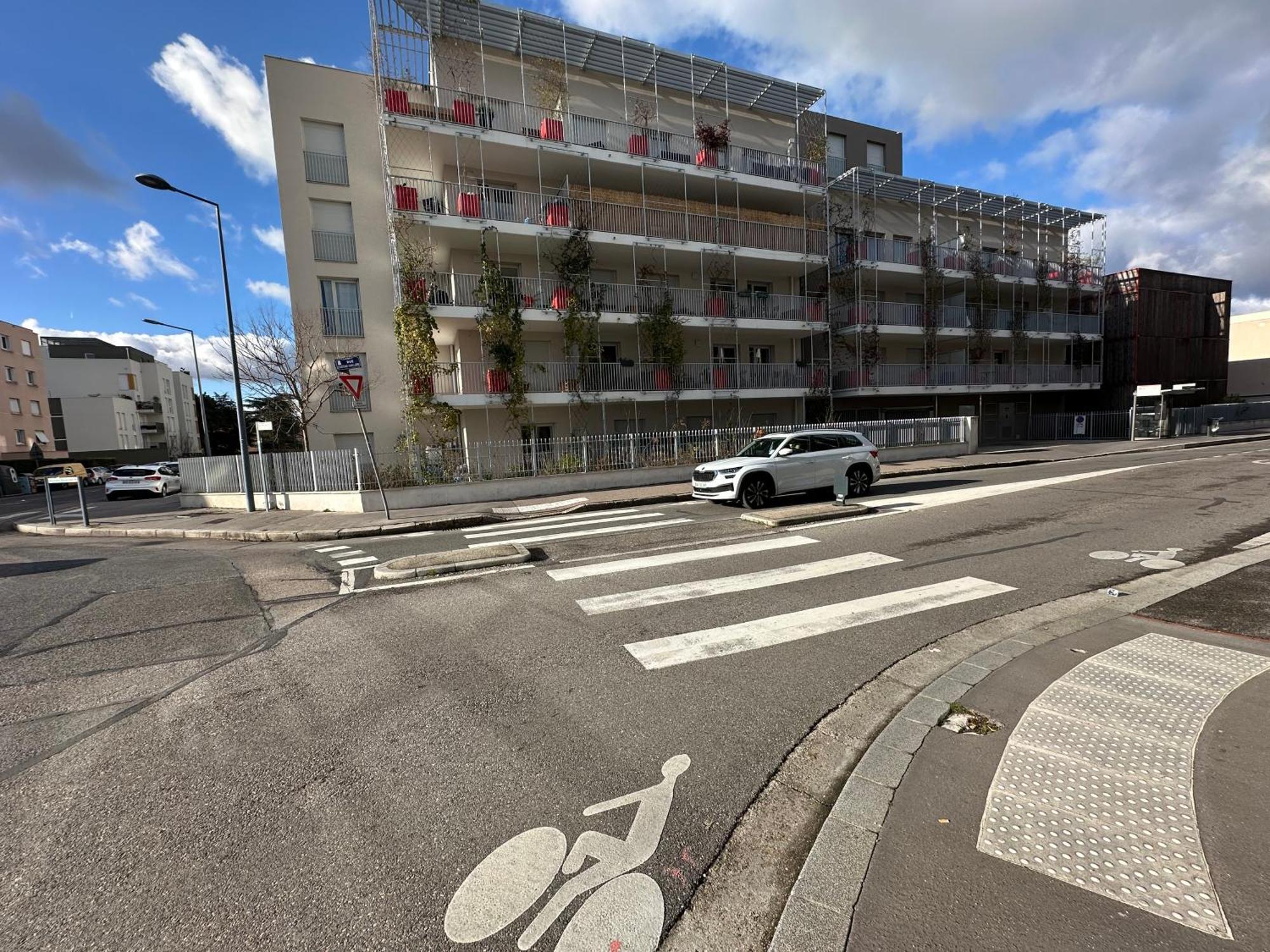 Apartment Cocon Urban Terrasse Et Stationnement Gratuit Villeurbanne